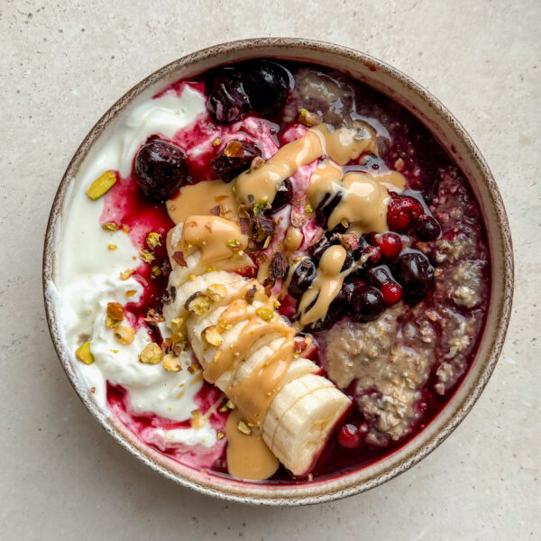 Berry Pistachio Oatmeal