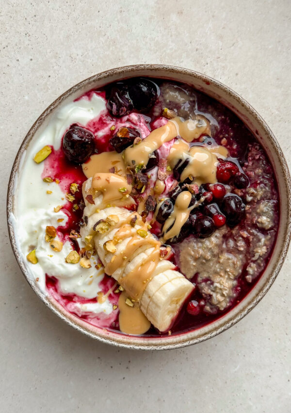 Berry Pistachio Oatmeal