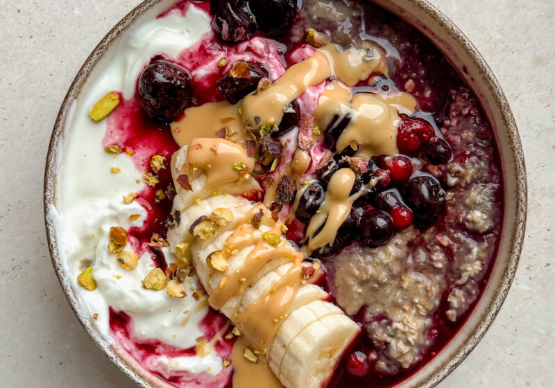 Berry Pistachio Oatmeal