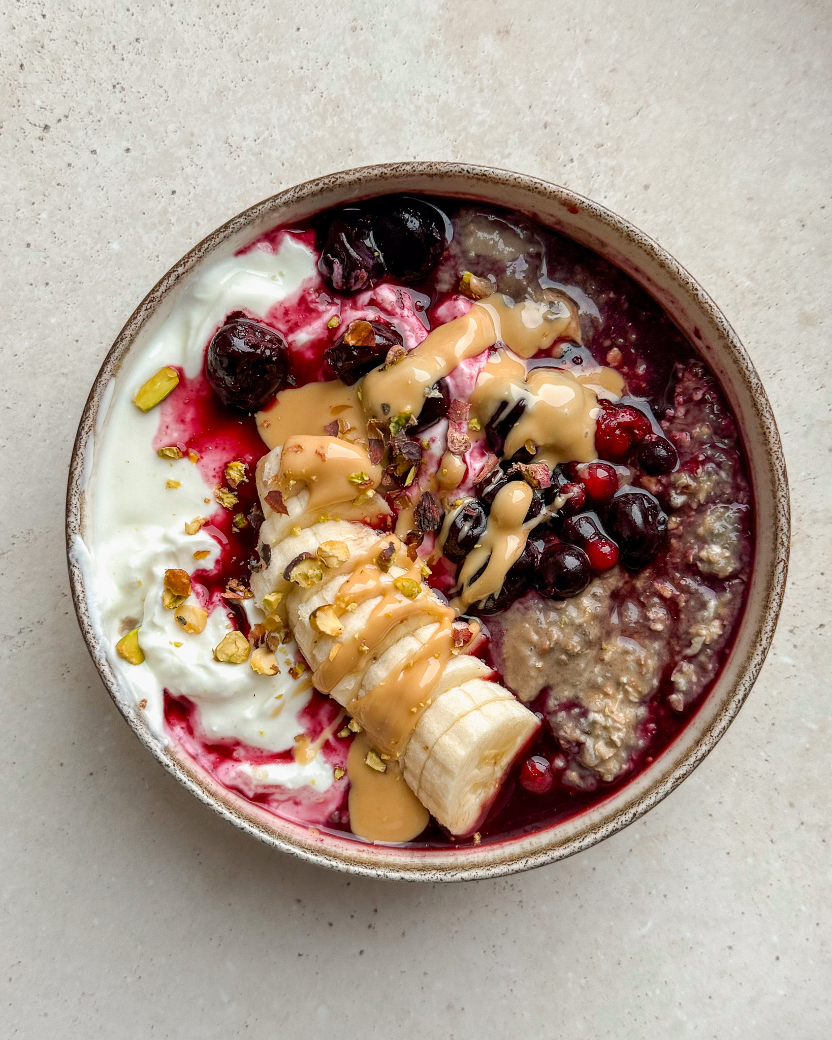 Berry Pistachio Oatmeal